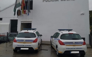 La policía local de Las Cabezas de San Juan tiene que patrullar a pie