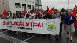 El paro disminuye, crece la precarización