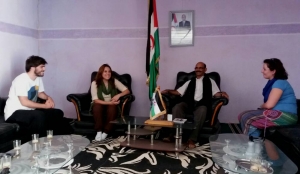 Anabel Burgos, Pilar Praena (IU El Viso) y Vicente García (IU Carmona) visitan los campamentos saharauis