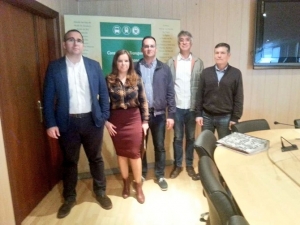 Encierro en el Consorcio de Transportes en protesta por el pésimo servicio que presta Los Amarillos en Los Palacios