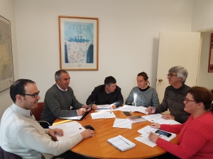 El grupo de diputados de IU responde al PSOE con datos